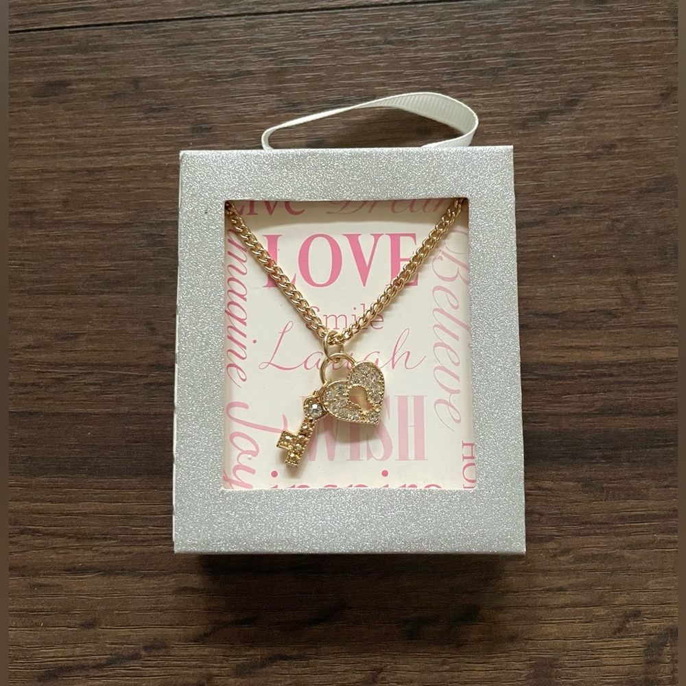 *NEW* Cute Heart & Key Necklace